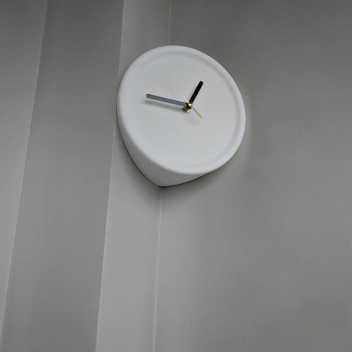 SilentCorner Klokke - Stilig Stille Veggklokke uten Boring Luvikno