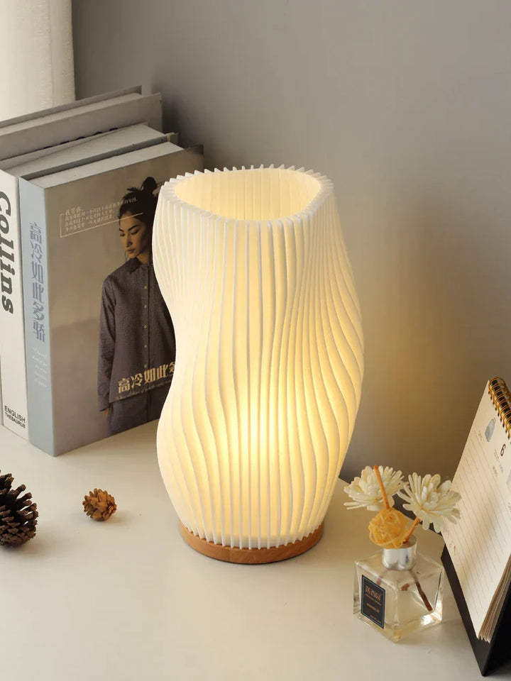 Luvikno | Frenchlight Bordlampe - Elegant Plisserte Bordlampe i Fransk Krem for Atmosfæriske Rom