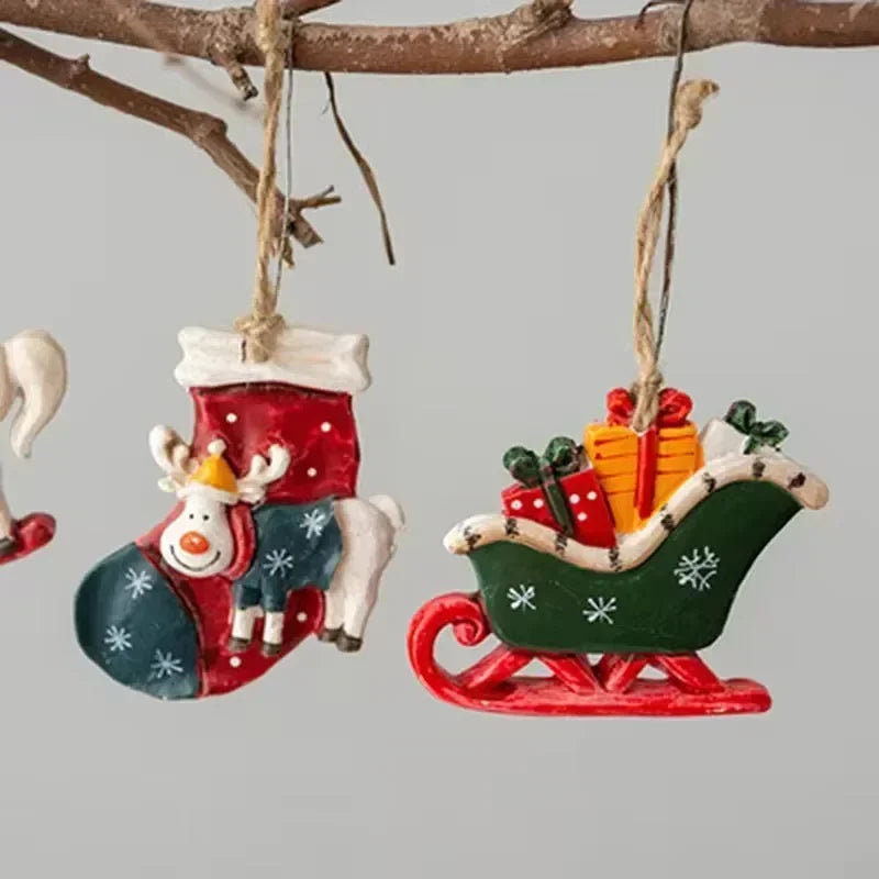Klassisk juledekorasjon – Hengende julestrømper med elgdesign | Luvikno