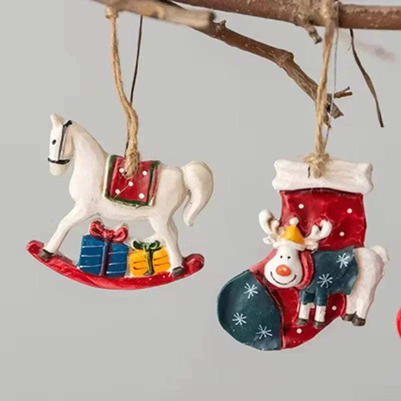 Klassisk juledekorasjon – Hengende julestrømper med elgdesign | Luvikno