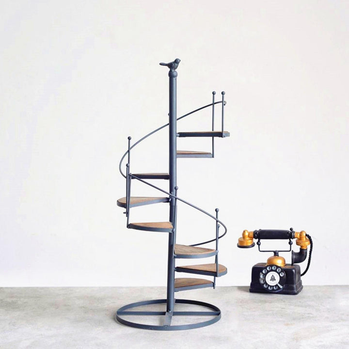 Elegant spiralformet planteholder for balkong- og hagearrangementer Luvikno