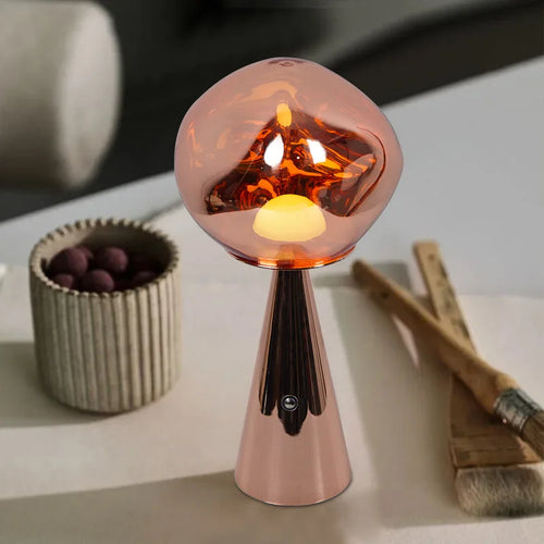 Moderne Mini Bordlampe i Lava Design med LED Lys - Dekorativ Lampe for Stue, Soverom & Kontor | Luvikno