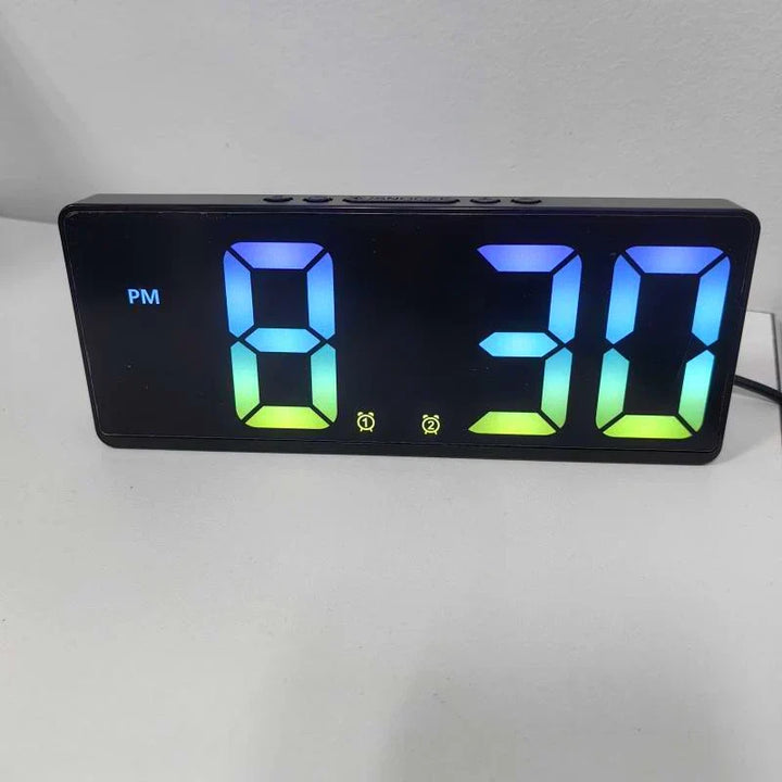 VoiceSnooze LED Klokke – Stilig Vekkerklokke med Nattmodus Luvikno