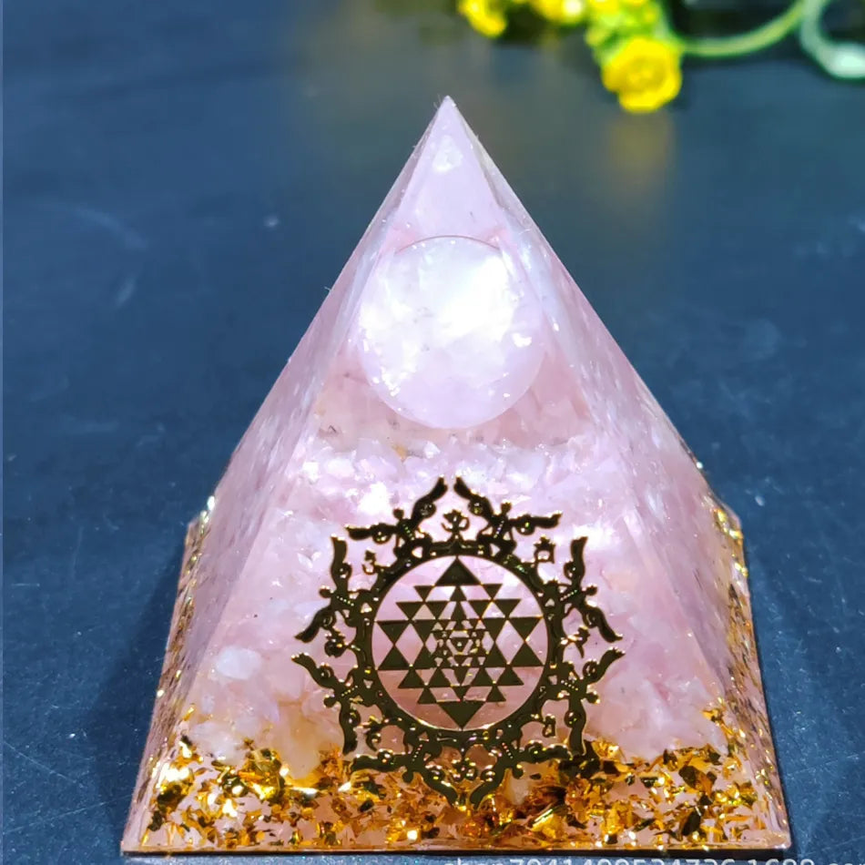 Orgonittpyramide med ametyst pendel – Energi, Beskyttelse og Dekorasjon | Luvikno