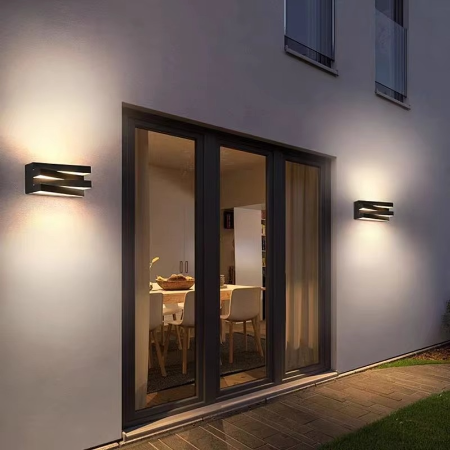Værbestandig LED-vegglampe for utendørs eleganse Luvikno