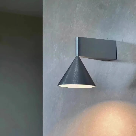 Elegant nordisk konformet vegglampe for moderne interiører Luvikno