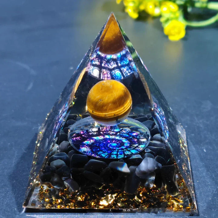Orgonittpyramide med ametyst pendel – Energi, Beskyttelse og Dekorasjon | Luvikno