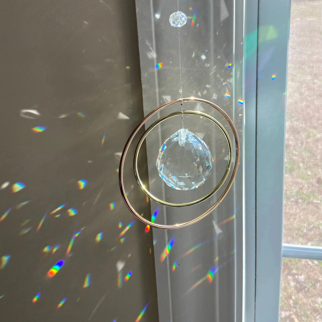 Luvikno | Solfanger LumiAmor | Krystallanheng med regnbueeffekt | Romantisk gave med budskap