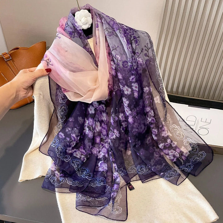 Luvik | Silkkihuivi elegantilla muotoilulla ja pehmeällä tekstuurilla kylmiin päiviin (Kausi 4)