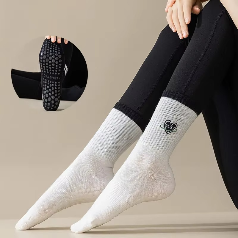 Unisex Mid-Calf Stripete Yogasokker - Rutsje-frie, Svettsugende, Luktkontroll Luvikno