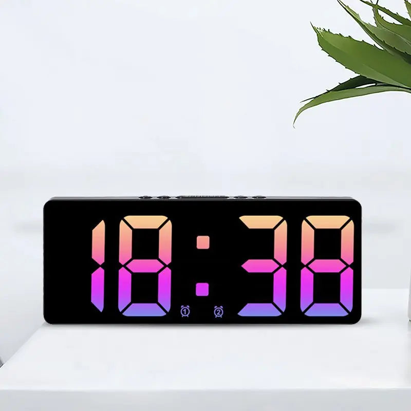 VoiceSnooze LED Klokke – Stilig Vekkerklokke med Nattmodus Luvikno