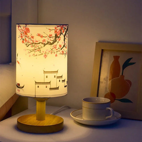 LiánHua LED Bordlampe Plomblomst | Dimbar | Stoffske i kinesisk stil | Varm hvit lys | EU-plugg Luvikno