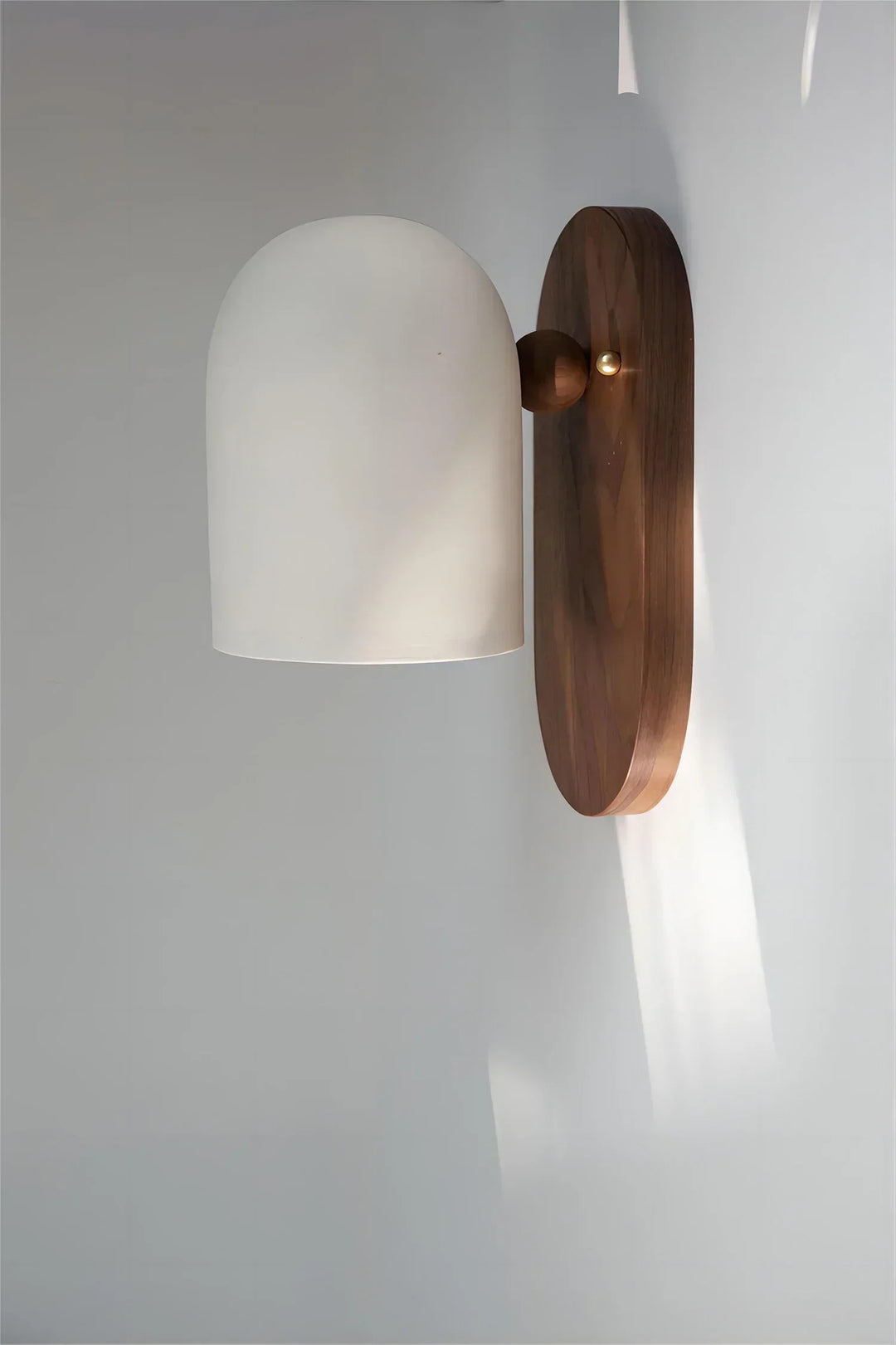 Luvikno | TimberSoul – Wabi-Sabi Valnøtt Vegglampe for Naturlig Atmosfære