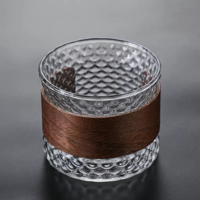 OakFlow Whisky Tumbler – Håndlaget glass med trefinish | Luvikno