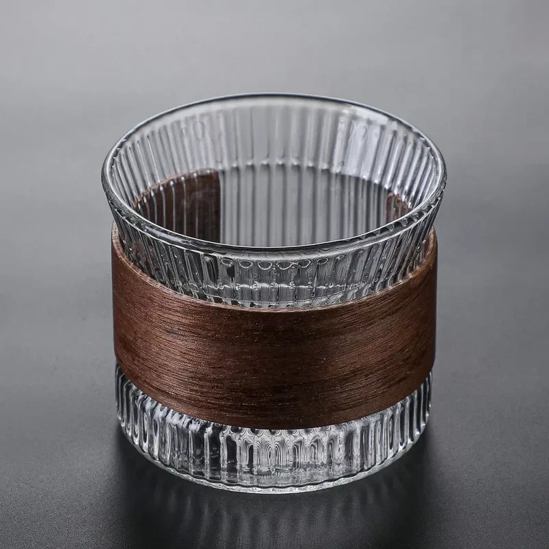 OakFlow Whisky Tumbler – Håndlaget glass med trefinish | Luvikno