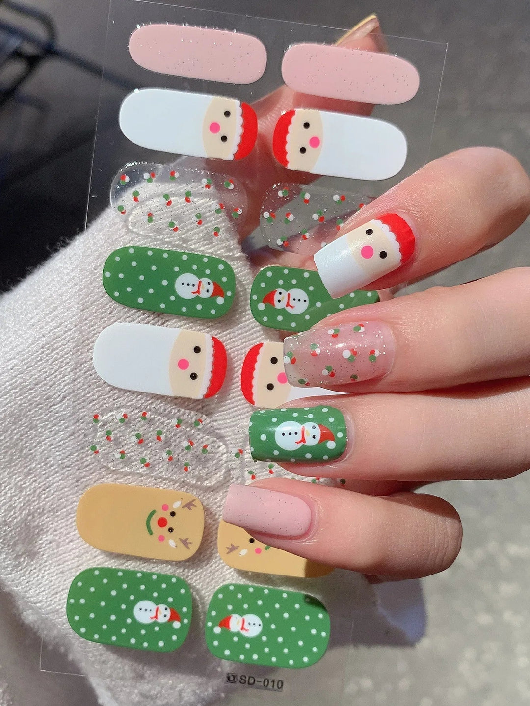 GlitzNail – Festive Christmas Nails Rask, Komplett Uten Salong Luvikno