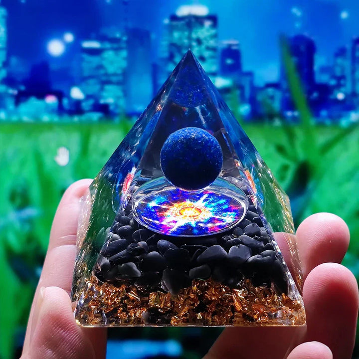 Orgonittpyramide med ametyst pendel – Energi, Beskyttelse og Dekorasjon | Luvikno
