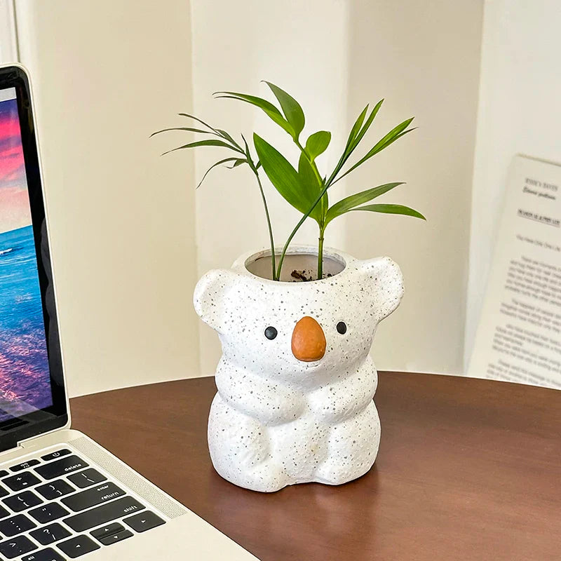 Koalina Koala Plantekrukke | Søt Dekorativ Plantepotte Laget av Harpiks | Mini Vase for Sukulenter & Bonsai | Håndlaget Hage & Hjemmeinnredning Luvikno