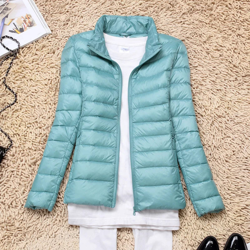 Luvik | Ultralyse Naisten Untuvatakki huoodilla