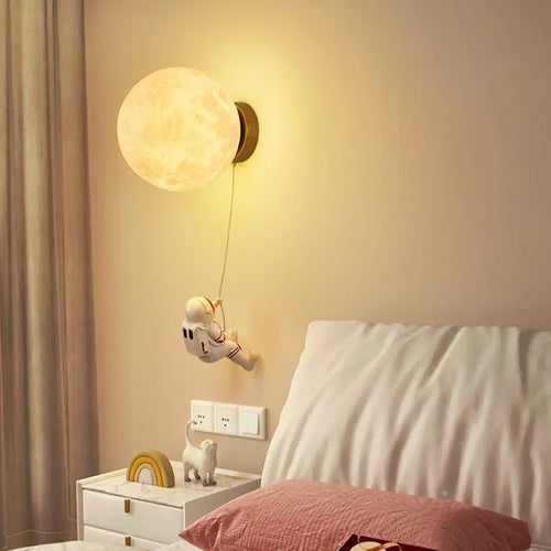 LunarGlow Vegglampe - Måneformet Astronaut Belysning Luvikno