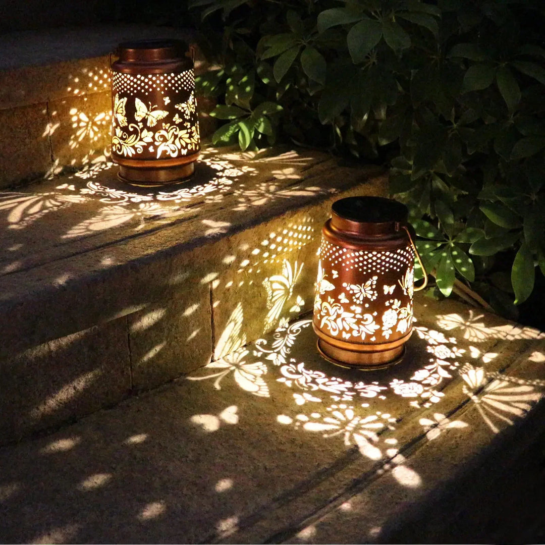 Luvikno | Luminara SolFlair Sollampe | Retrodesign med sommerfuglmotiv | IP65 vanntett | Varmt lys for hage og balkong