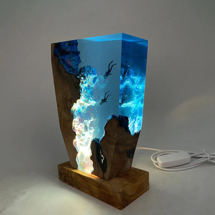 Luvikno | OceanGlow Luxe Lysende Bordlampe – Serene Epoxy Harpiks med USB Lading