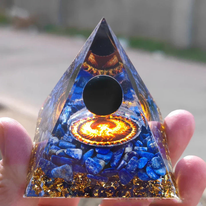 Orgonittpyramide med ametyst pendel – Energi, Beskyttelse og Dekorasjon | Luvikno