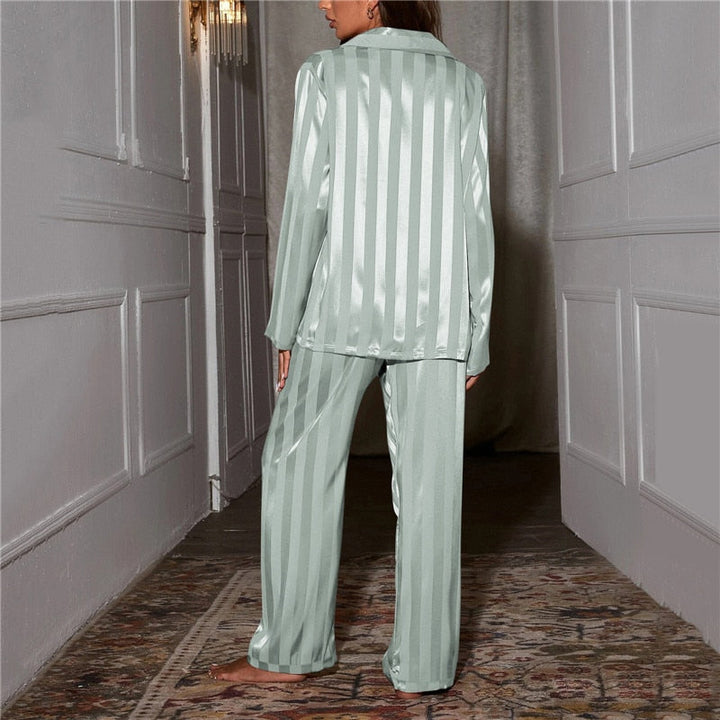 Luvik | Tyylikkäät Silkkipyjamat