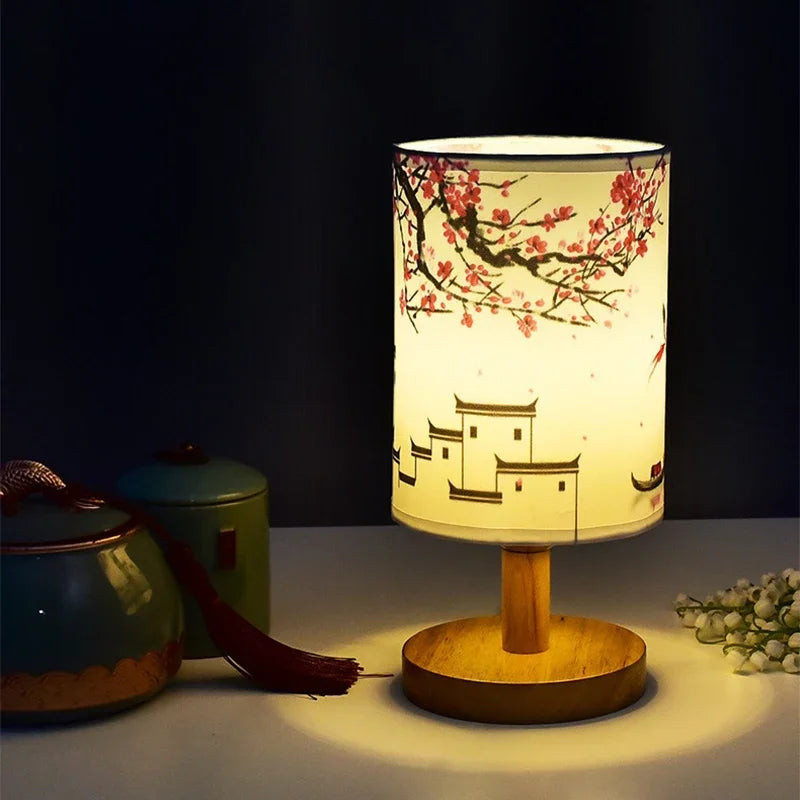 LiánHua LED Bordlampe Plomblomst | Dimbar | Stoffske i kinesisk stil | Varm hvit lys | EU-plugg Luvikno
