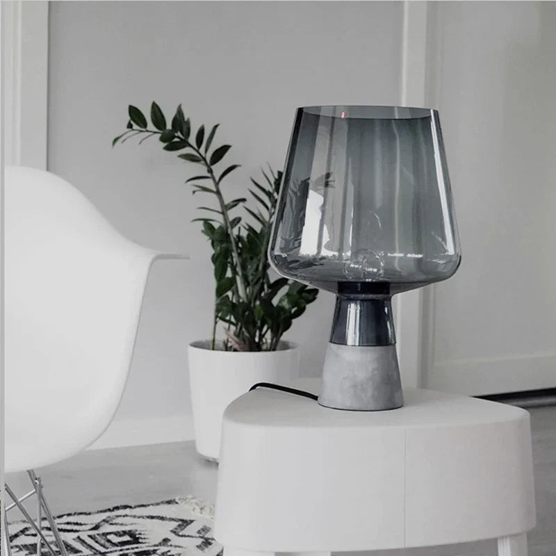 NordicCement Bordlampe – Minimalistisk Design med Betongbase Luvikno