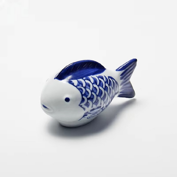 Blå og hvit porselen flytende koi fisk skrivebords ornamente Luvikno