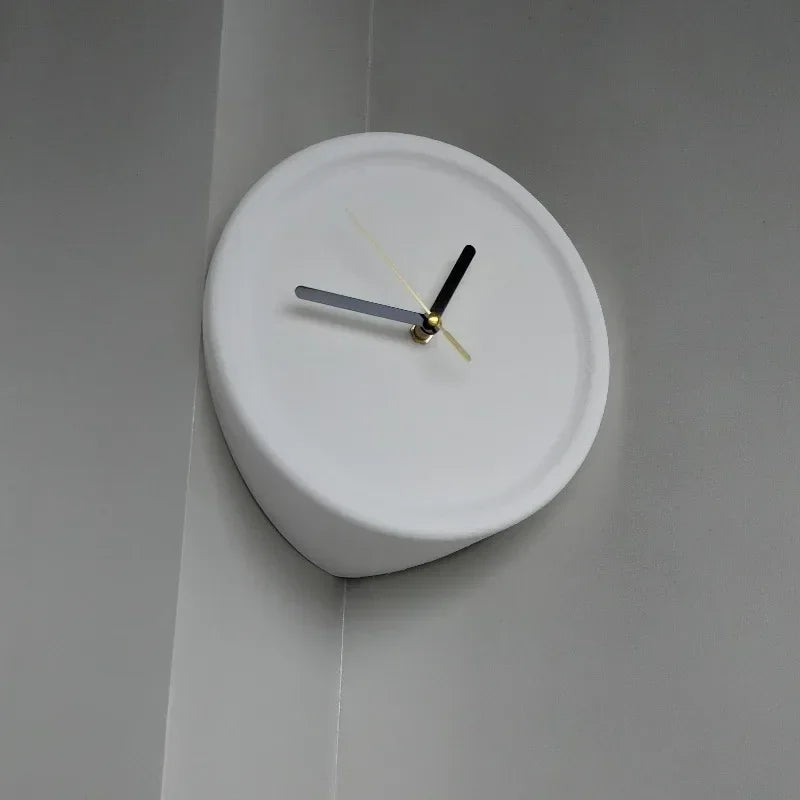 SilentCorner Klokke - Stilig Stille Veggklokke uten Boring Luvikno