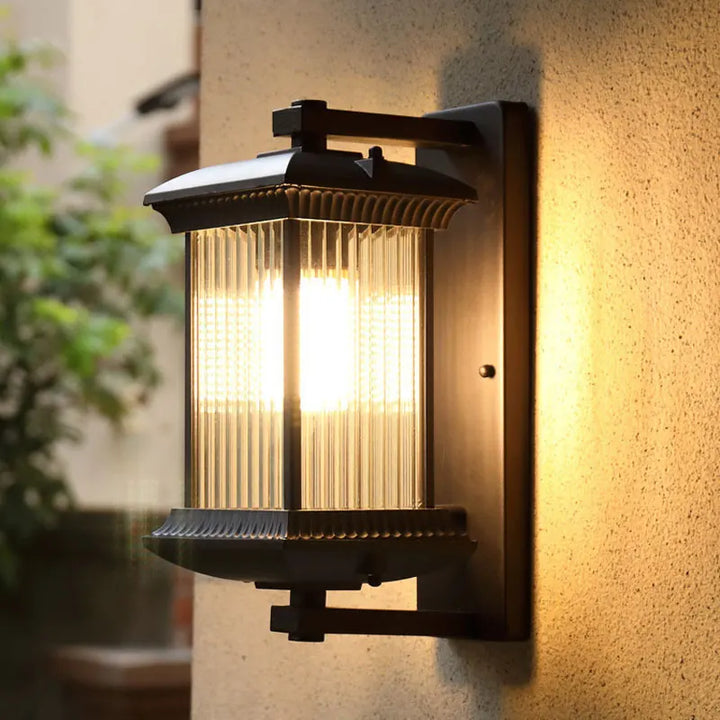 Luvikno | Lysavvisende Utendørs Vegglampe Metall | Værbestandig IP65 | E27 Sokkel | For Hage, Port & Terrasse