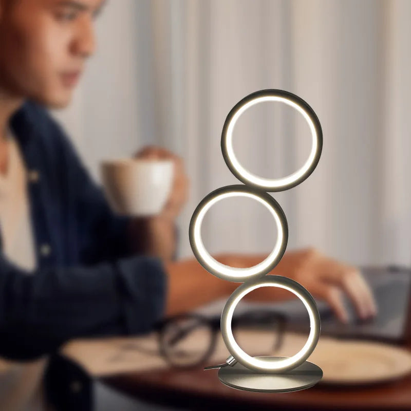 TricolorGlow – Justerbar leselampe med moderne design Luvikno