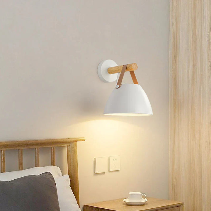 NordicGlow Light - Tre LED Vegglampe med Lærdetaljer Luvikno