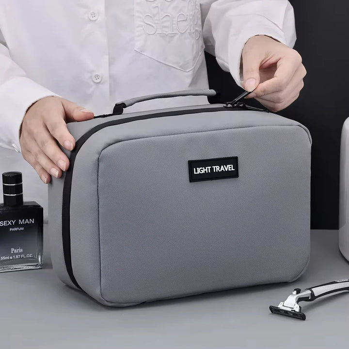 Luvikno | Packvard Herres Toalettmappe Reisetask | 24×16×11 cm | Vannavvisende & Rivesterk | Med Bærehåndtak & Godt med Oppbevaring