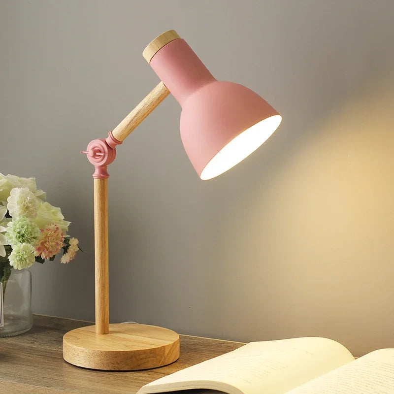 Luvikno | Tre Justerbar Bordlampe | Nordisk Belysning