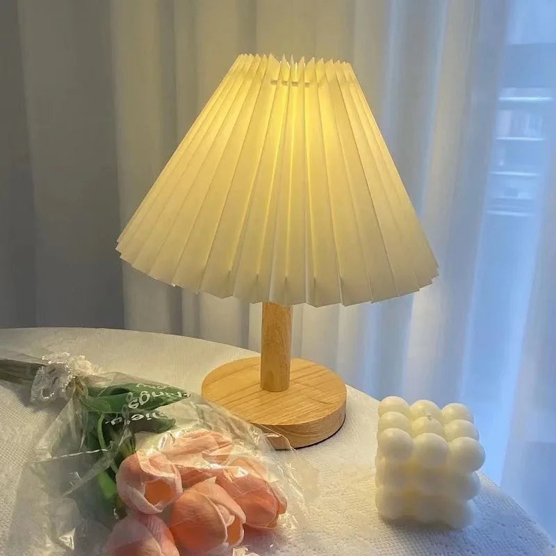 Luvikno | Sammenleggbar Plissebordlampe - Stilfull Sammenleggbar LED Bordlampe for Unik Interiørdesign