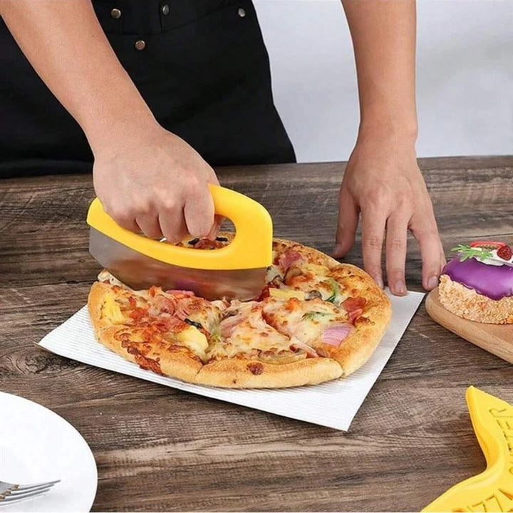 Luvikno | Slicetta Pizzakutter laget av rustfritt stål med beskyttelseshette | Rund kniv for presis kutting av pizza, urter, ost & deig | Ergonomisk & oppvaskmaskinvennlig