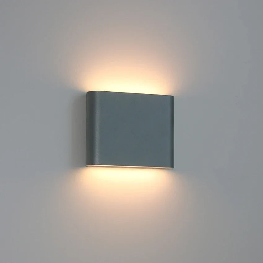 Værbestandig LED vegglampe, Robust dekorativ vegglampe for innendørs og utendørs bruk | Luvikno