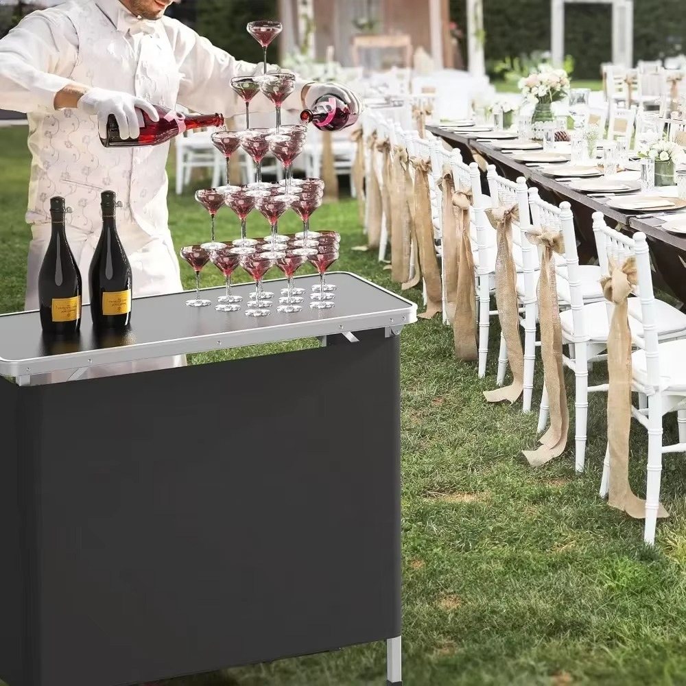 Bærbart 3-nivå sammenleggbart barbord med svart skjørt for arrangementer og innendørs bruk Luvikno