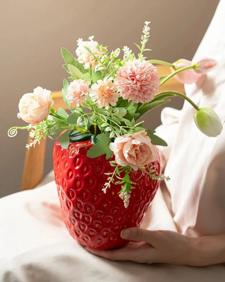 Stygg Jordbær Vase | Luvikno
