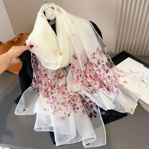 Luvik | Silkkihuivi elegantilla muotoilulla ja pehmeällä tekstuurilla kylmiin päiviin (Kausi 4)
