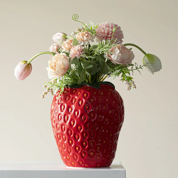 Stygg Jordbær Vase | Luvikno