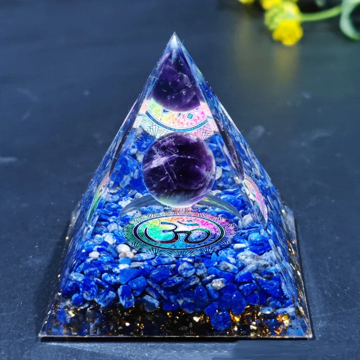 Orgonittpyramide med ametyst pendel – Energi, Beskyttelse og Dekorasjon | Luvikno
