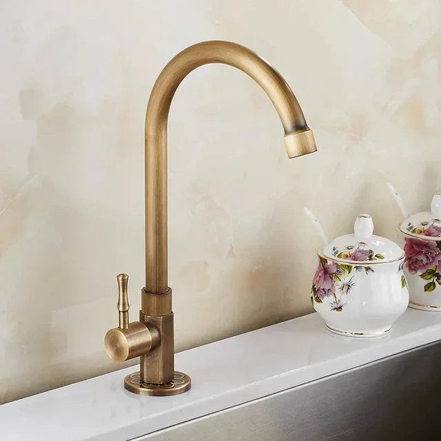 SwanFlow - Antikk kjøkkenkran med elegant svanehalsdesign Luvikno