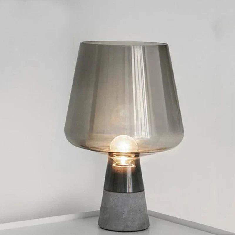 NordicCement Bordlampe – Minimalistisk Design med Betongbase Luvikno