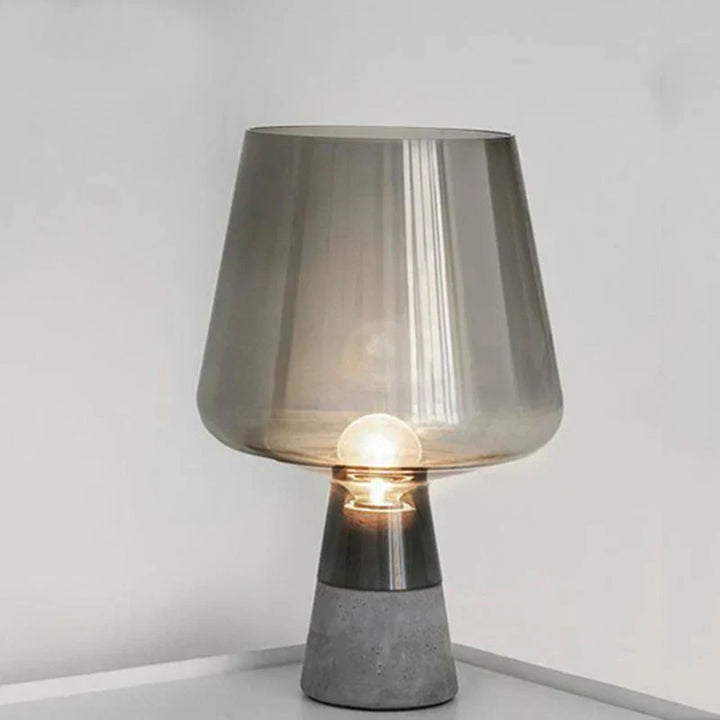 NordicCement Bordlampe – Minimalistisk Design med Betongbase Luvikno