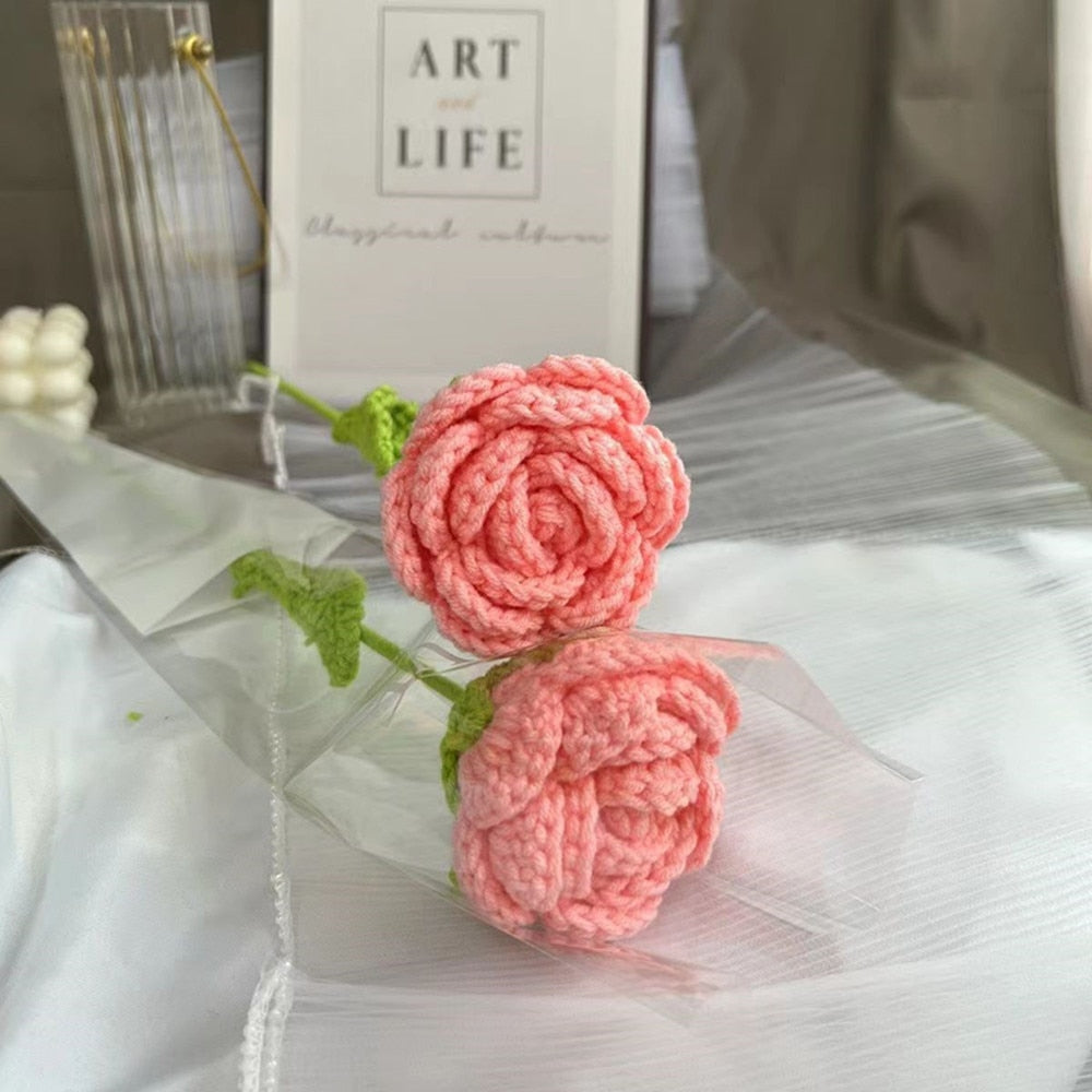 Håndstrikket rosebukett