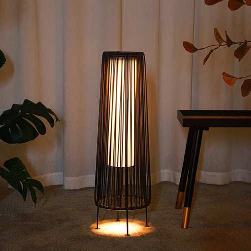 Moderne Minimalistiske Solvannavvisende Runde Vertikale Trekkstrippe Jern Rattan LED Stående Gulvlampe For Utendørs Patio | Luvikno